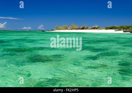 Turchesi acque paradiso a Baie d'Emeraudes, Madagascar Foto Stock