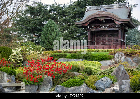 Paesaggio Giapponese giardino Giapponese e Gateway a Kew Gardens, London, Regno Unito Foto Stock