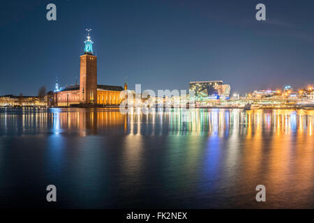 Municipio di Stoccolma (1923), visto dall'Isola di Riddarholmen Stoccolma, Svezia. Foto Stock