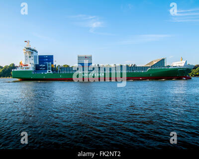 Contenitore alimentatore Heinrich Ehler sull'Elba chiamando al porto di Amburgo. Foto Stock