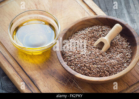 Brown semi di lino e olio di lino Foto Stock