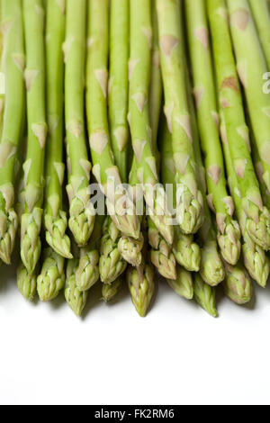 Un sano fresco verde ammenda di punte di asparagi Foto Stock