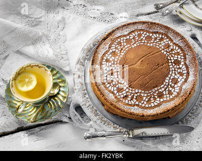 Mandorle cioccolato torta di pizzo Foto Stock