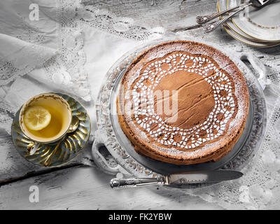 Mandorle cioccolato torta di pizzo Foto Stock