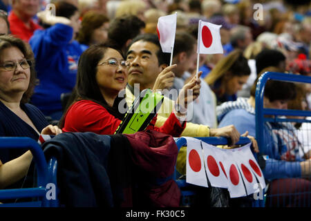 Barclaycard Arena, Birmingham, Regno Unito. 06 Mar, 2016. Davis Cup Tennis World Group Primo Round. Gran Bretagna contro il Giappone. I fan giapponesi mostrano il loro supporto prima di questo pomeriggio di gioco. Credito: Azione Sport Plus/Alamy Live News Foto Stock