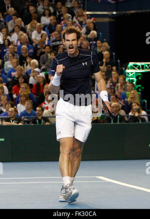 Barclaycard Arena, Birmingham, Regno Unito. 06 Mar, 2016. Davis Cup Tennis World Group Primo Round. Gran Bretagna contro il Giappone. La Gran Bretagna di Andy Murray celebra colpendo un vincitore durante il suo singles match contro il Giappone Kei Nishikori al giorno 3 del tirante. Credito: Azione Sport Plus/Alamy Live News Foto Stock