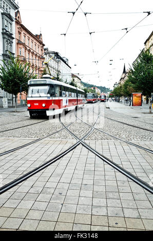 Tramvia a Brno, regione Moravia, capitale della Repubblica ceca Foto Stock