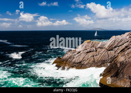 Dursey Island, penisola di Beara, County Cork, Irlanda - 18 agosto 2010: Dursey Island è separata dalla terraferma da uno stretto Foto Stock