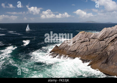 Dursey Island, penisola di Beara, County Cork, Irlanda - 18 agosto 2010: Dursey Island è separata dalla terraferma da uno stretto Foto Stock