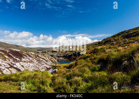 Il Derrynane, nella contea di Kerry, Irlanda - 20 agosto 2010: Lonely white house presso Il Derrynane Bay. Foto Stock