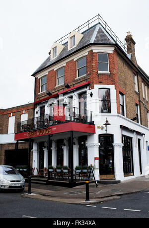 Cafe Rouge ristorante affacciato sul Fiume Tamigi a trefolo sul verde del Chiswick in Hounslow distretto di West London REGNO UNITO Foto Stock