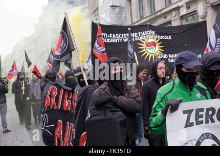 Curdi chiedere al governo britannico per rompere il loro silenzio e smettere di sostenere lo Stato turco la guerra contro i curdi & fine omicidi di massa della popolazione curda Foto Stock