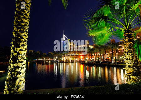 Burj Al Arab Hotel & Souk Madinat Jumeirh Dubai Emirati Arabi Uniti Foto Stock