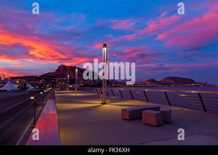 Vista dal Porto di Alicante nella notte. , Spagna Foto Stock