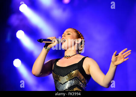 BENICASSIM, Spagna - 19 luglio Katy B (cantante e cantautore) in concerto a FIB Festival il 19 luglio 2014 a Benicassim, Spagna. Foto Stock