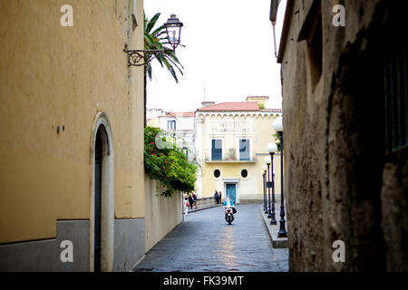 Un tradizionale Sorrento street scene, Italia, Costiera Amalfitana Foto Stock