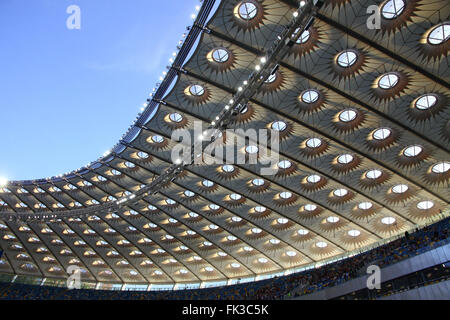 Kiev, Ucraina - 10 Maggio 2012: Olympic Stadium (NSC Olimpiysky) durante l'Ucraina partita di campionato tra FC Dynamo Kyiv e FC Tavriya il 10 maggio 2012 a Kiev, Ucraina Foto Stock