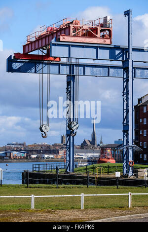 Gru in barca a Preston Docks Marina in Lancashire Foto Stock