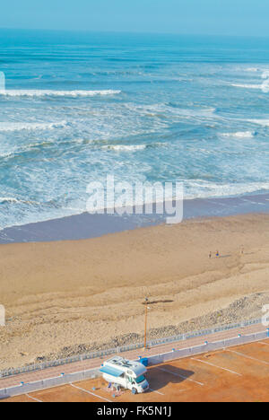 Camper, spiaggia, Sidi Ifni, Guelmim-Oued regione del sud del Marocco, Africa settentrionale Foto Stock