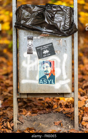 Inferriata con Edward Snowden sticker Foto Stock