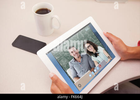 Immagine composita della donna utilizzando un tablet pc Foto Stock