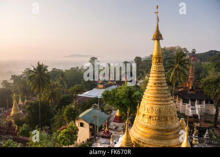 Kyaik Tan Pagoda Lan, l'Hill Top e tempio di Mawlamyine, Stato Mon, Myanmar (Birmania), Asia Foto Stock