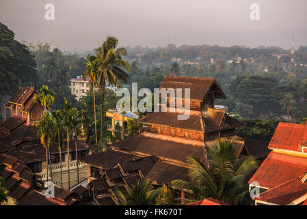 Kyaik Tan Pagoda Lan, l'Hill Top e tempio di Mawlamyine, Stato Mon, Myanmar (Birmania), Asia Foto Stock