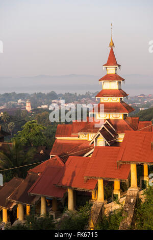 Kyaik Tan Pagoda Lan, l'Hill Top e tempio di Mawlamyine, Stato Mon, Myanmar (Birmania), Asia Foto Stock