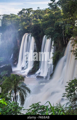 Iguazu Falls (Iguassu Falls) (Cataratas del Iguazú), il Sito Patrimonio Mondiale dell'UNESCO, Provincia Misiones, Argentina, Sud America Foto Stock