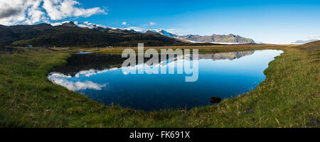 Vatnajokull tappo di ghiaccio riflessione, visto vicino a Skaftafell Vatnajokull National Park, Islanda, regioni polari Foto Stock