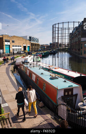 Regents Canal a Haggerston, vicino a Broadway Market, Hackney, Londra, Inghilterra, Regno Unito, Europa Foto Stock