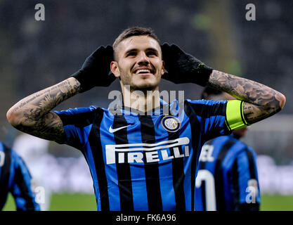 Milano, 6 Marzo 2016: Mauro Icardi celebra dopo rigature durante la serie di una partita di calcio tra FC Internazionale e US città di Palermo a Giuseppe Meazza Milano Italia. Credito: Nicolò Campo/Alamy Live News Foto Stock