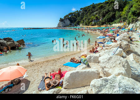 Famosa Spiaggia Urbani a Sirolo in Italia. Foto Stock