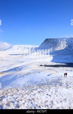 Llyn y ventola Llanddeusant Fach (Y Mynydd Du) Montagna Nera Parco Nazionale di Brecon Beacons Carmarthenshire Galles in inverno Foto Stock