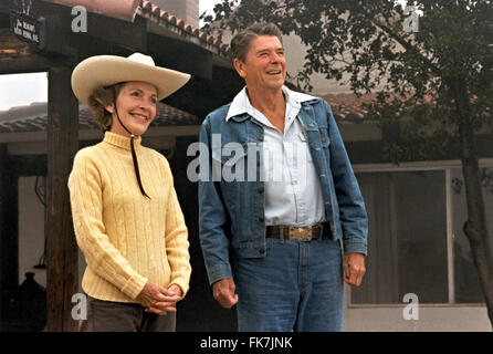 Il Presidente Ronald Reagan e la First Lady Nancy Reagan a Rancho del Cielo Agosto 13, 1981 a Santa Barbara, California. Foto Stock
