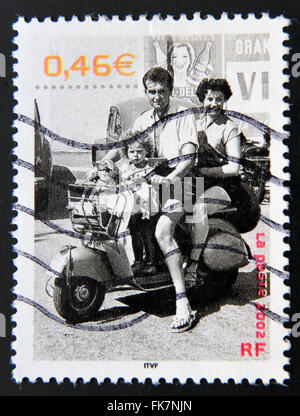 Francia - circa 2002: un timbro stampato in Francia mostra una famiglia in una bella estate, Saint-Brevin-les-Pins (Loire Atlantique), Foto Stock