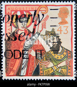 Regno Unito - circa 1997: un timbro stampato in Gran Bretagna mostra sant Agostino di Canterbury con Ethelbert, re di Kent Foto Stock
