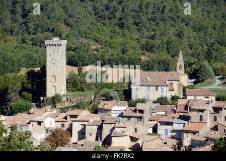 Village & medievale torre Saint-Martin-de-Brômes o St Martin de Bromes Alpes-de-Haute-Provence Foto Stock