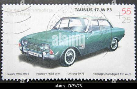 Germania - circa 2003: un timbro stampato in Germania mostra una Ford taunus 17m p3, circa 2003 Foto Stock