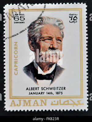 AJMAN - circa 1970: un timbro stampato in Ajman mostra Albert Schweitzer, circa 1970 Foto Stock