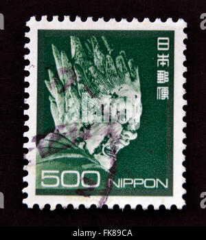 Giappone - circa 1980: timbro stampato in Giappone mostra scultura di Bazara (Meikira), circa 1980 Foto Stock