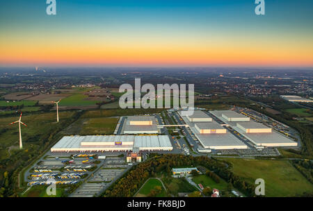 Vista aerea, IKEA centro di logistica, magazzini al crepuscolo, Dortmund, distretto della Ruhr, Nord Reno-Westfalia, Germania Foto Stock
