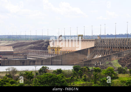 Centrale idroelettrica unica isola in Rio Parana Foto Stock