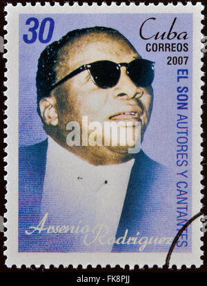 CUBA - circa 2007: un timbro stampato in cuba dedicato agli autori e cantanti del son Cubano, mostra Arsenio Rodriguez, circa 2007 Foto Stock