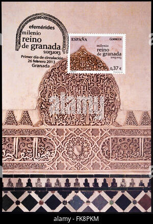 Spagna - circa 2013: timbro stampato in Spagna mostra decorativa parete di sfiato nella sezione di Nasrid Palace, Alhambra, circa 2013 Foto Stock