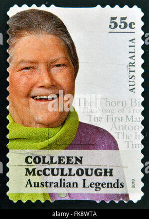 AUSTRALIA - circa 2010: un timbro stampato in Australia mostra Colleen McCullough, Australian leggende, circa 2010 Foto Stock