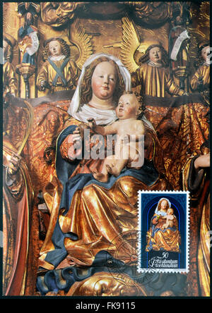 LIECHTENSTEIN - circa 1982: un timbro stampato in Liechtenstein dedicate alle sculture da Coira Cattedrale Madonna mostra Foto Stock