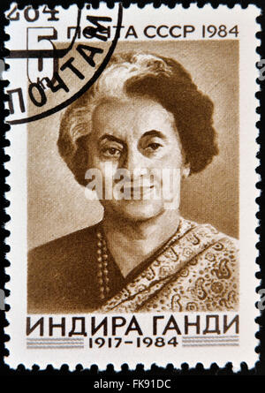 Unione Sovietica - circa 1984 : un timbro stampato in URSS mostra Indira Gandhi, Primo Ministro indiano, circa 1984 Foto Stock