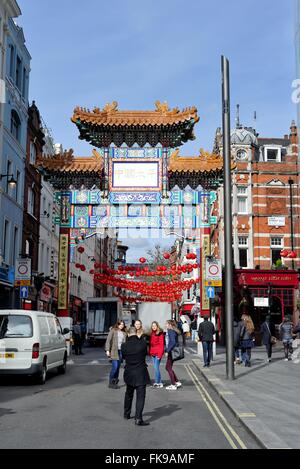 Cinese sulla gate Wardour street central London REGNO UNITO Foto Stock