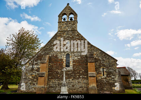 St Helen la chiesa parrocchiale in Bilton-in-Ainsty, Wetherby, nello Yorkshire, Inghilterra, Regno Unito. Foto Stock